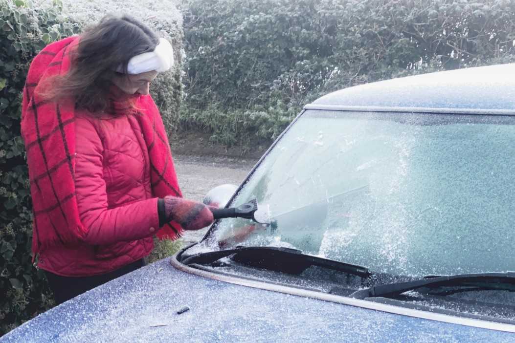 How to Defrost Your Car Quickly and Safely - Expert Tips and Tricks