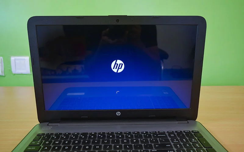 Preparing to Turn On Your HP Laptop