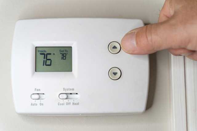 Turning Off Power to the Heating/Cooling System